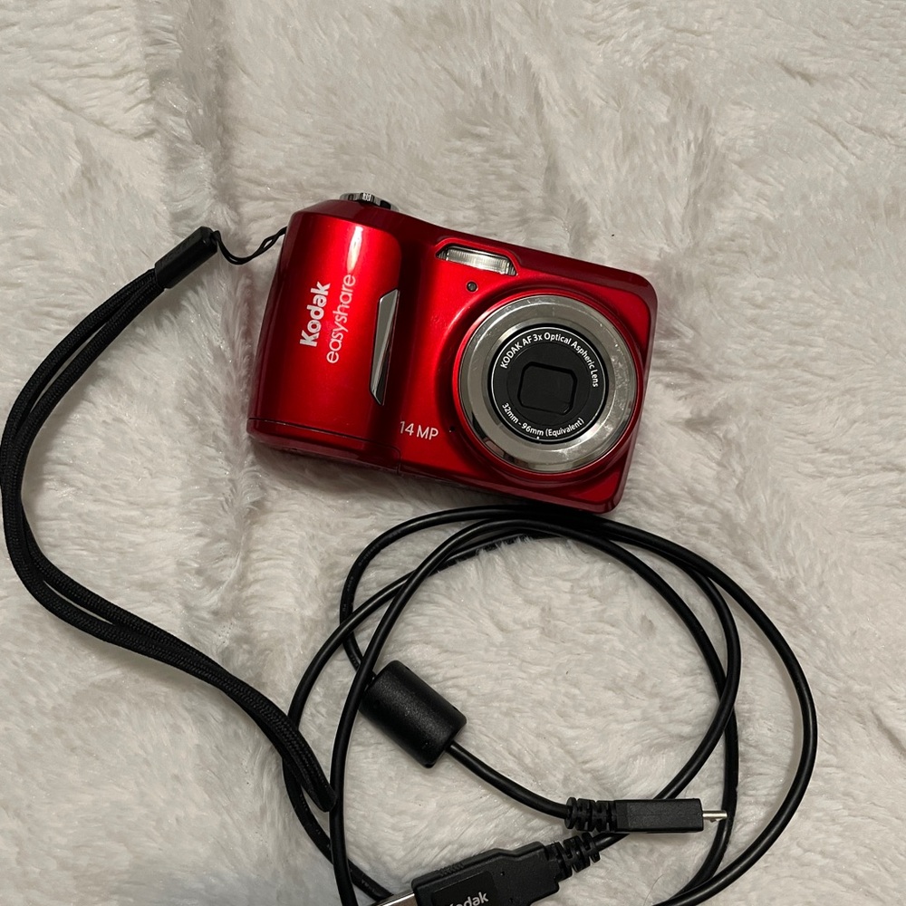 Kodak Red Compact 14MP Point-and-Shoot Camera easy share c1530